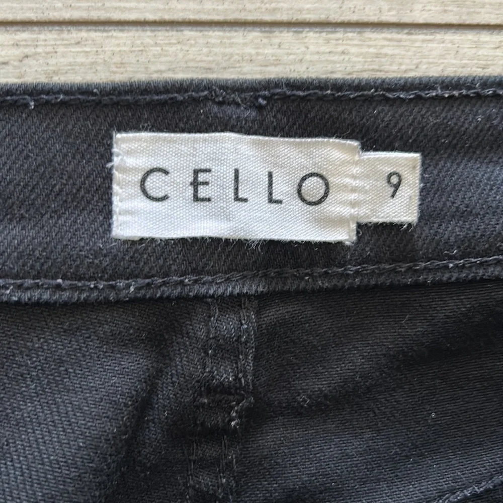 Cello high rise dad jeans size 9 in black